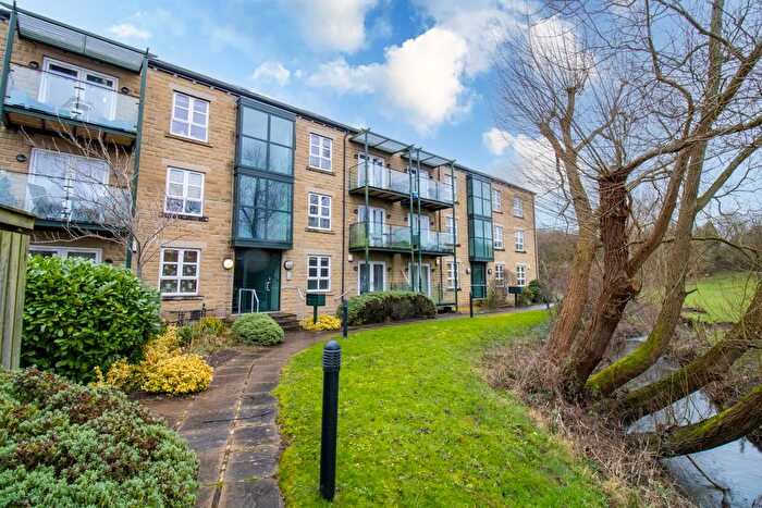 2 Bedroom Flat To Rent In Roker Lane, Pudsey, LS28