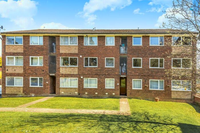 2 Bedroom Apartment To Rent In Windsor Drive, High Wycombe, HP13