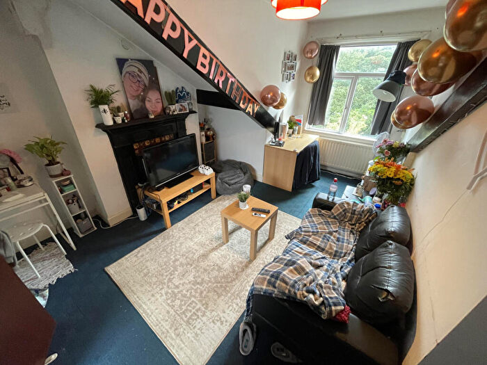 1 Bedroom Apartment To Rent In Hyde Park Road, Leeds, West Yorkshire, LS6