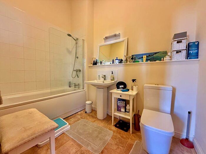 1 Bedroom Flat For Sale In Palace Street, The Barbican, Plymouth. A Fabulous Large Double Bedroomed First Floor Flat. Wonderful Central Plymouth!, PL4