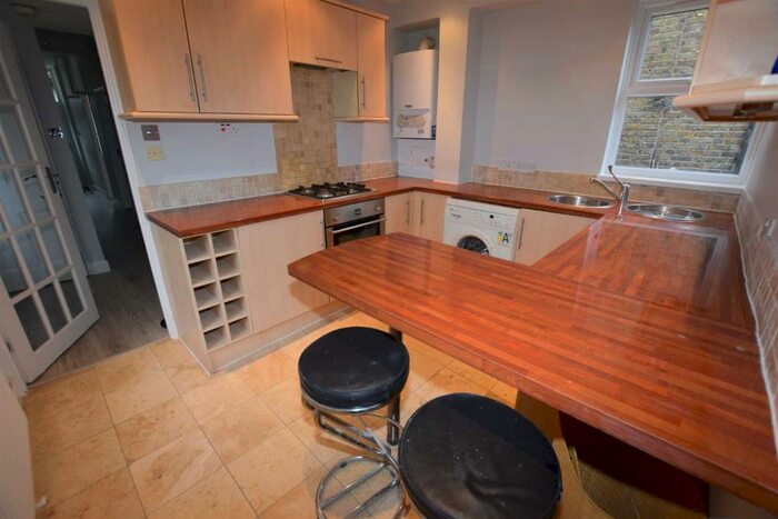 2 Bedroom Flat To Rent In Ballards Lane, Finchley, N3