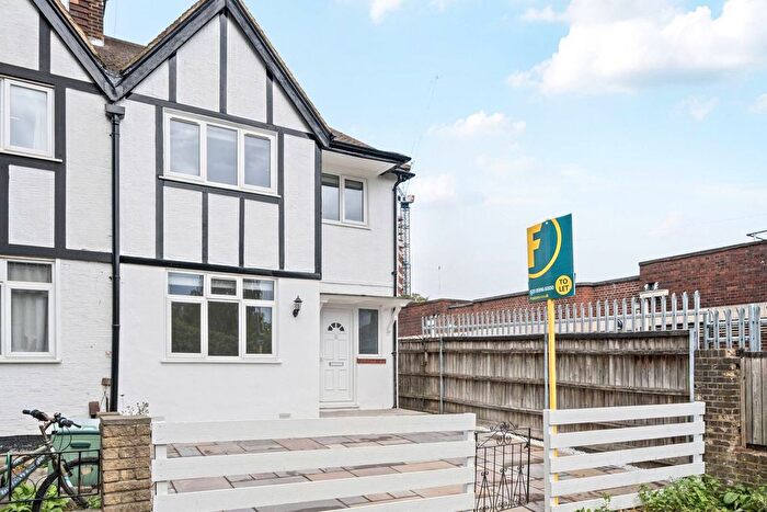 3 Bedroom Property To Rent In The Ridgeway, Ealing, London, W3