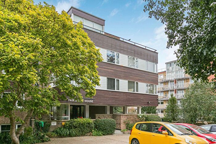 1 Bedroom Flat For Sale In Twickenham Road, Teddington, TW11