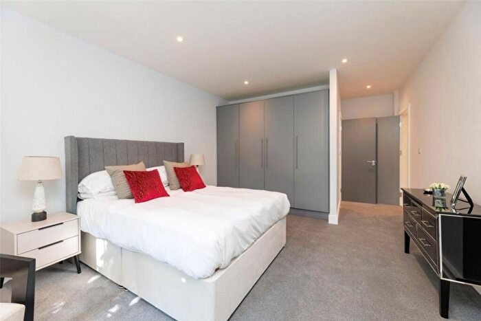 3 Bedroom Flat To Rent In Maida Vale, London, W9