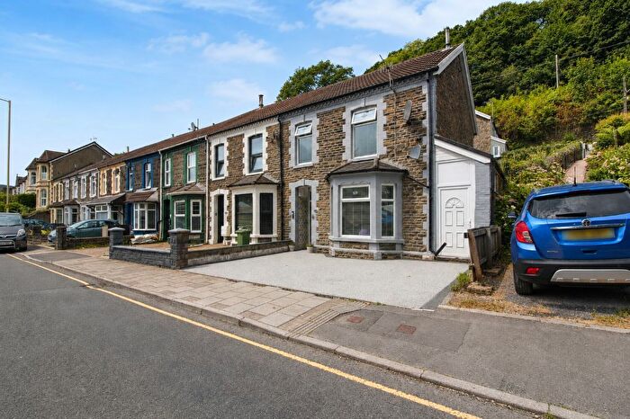 3 Bedroom End Terrace House For Sale In Berw Road, Pontypridd, CF37