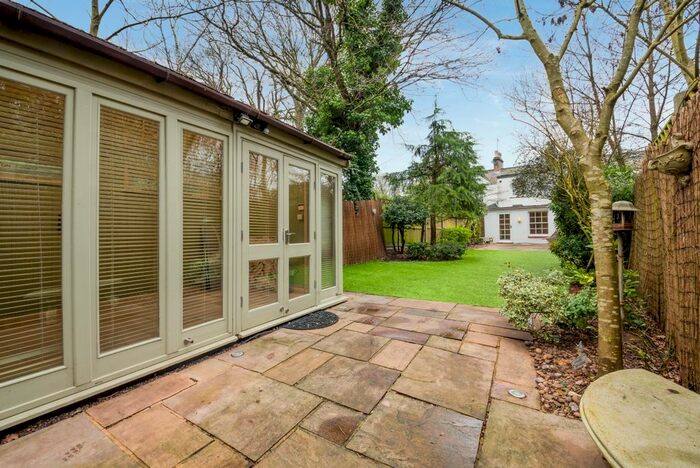 3 Bedroom Terraced House To Rent In Wagon Road, Barnet, EN4