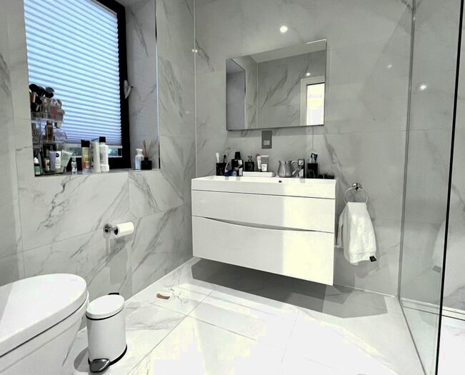 3 Bedroom Flat For Sale In Tenterden Grove, Miramar Lodge, NW4