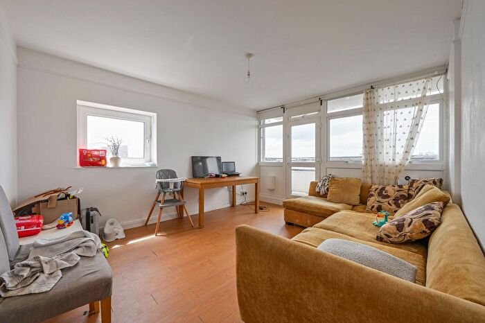 2 Bedroom Flat For Sale In Rymill Street, Gallions Reach, London, E16