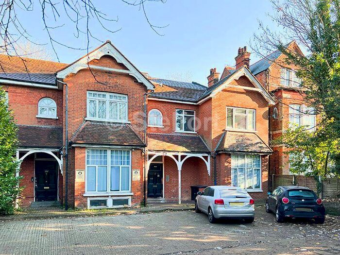 Flat To Rent In Colney Hatch Lane, London, N10