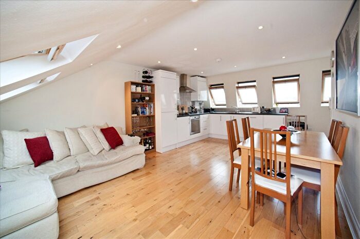 2 Bedroom Flat To Rent In Percy Road, Shepherd's Bush, W12