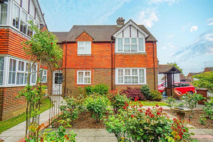 2 Bedroom Flat For Sale In Rue De Bayeux, Battle, TN33