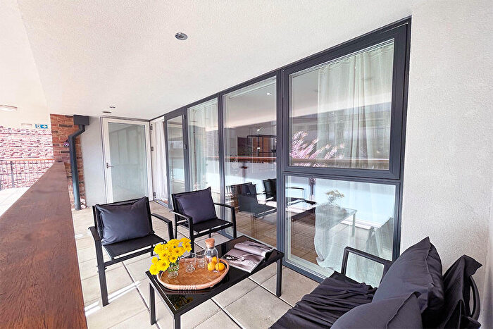 2 Bedroom Apartment To Rent In Giles Court Tabernacle Gardens, E2