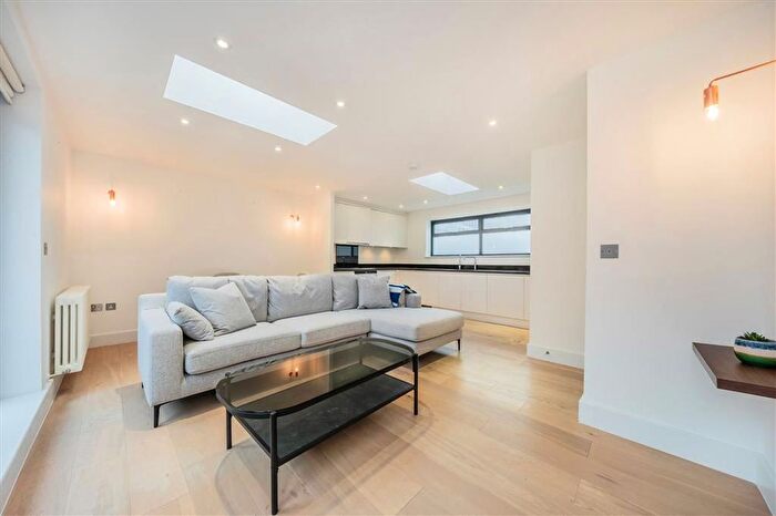 2 Bedroom Flat To Rent In Tottenham Mews, Fitzrovia Amp; Covent Garden, W1T