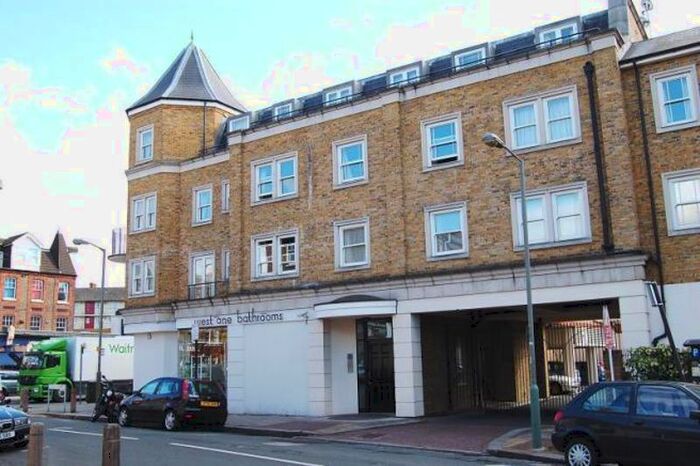 2 Bedroom Flat To Rent In Queenstown Road, London, SW8