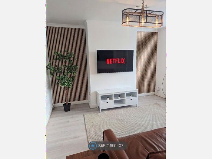 2 Bedroom Semi-Detached House To Rent In Leek Road, Stoke-On-Trent, ST4