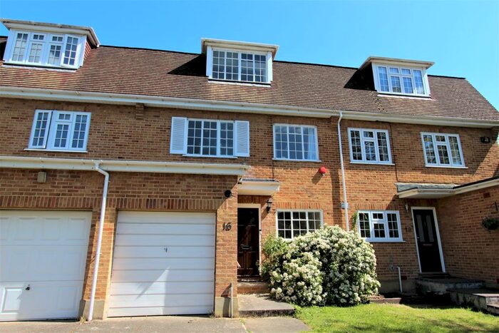 4 Bedroom Terraced House To Rent In Private Road, Enfield, EN1
