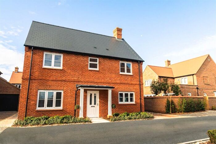 4 Bedroom Detached House For Sale In Stanbridge Road, Haddenham, Buckinghamshire, HP17