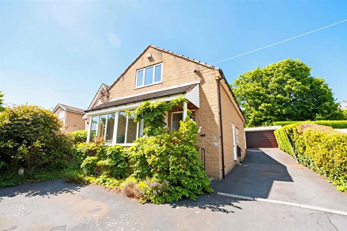 3 Bedroom Detached House For Sale In Saddleworth Road, Greetland, HX4