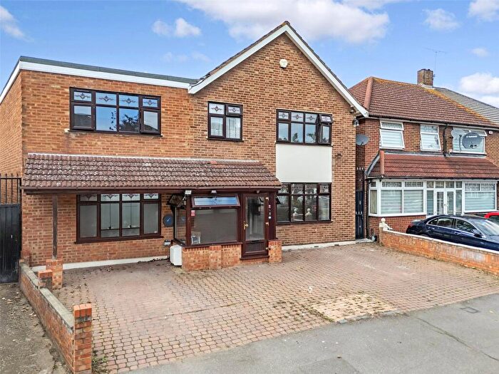 6 Bedroom Detached House To Rent In Donald Drive, Romford, RM6
