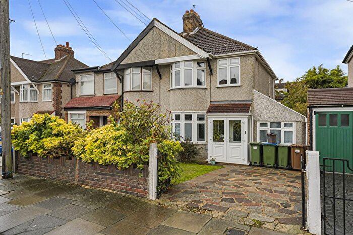 3 Bedroom Semi-detached House For Sale In Cumberland Avenue, Welling, DA16