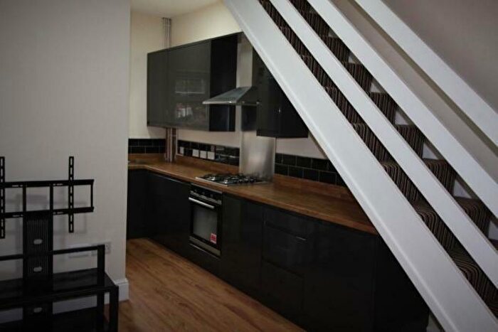 2 Bedroom Flat To Rent In Brighton Grove, Manchester, Greater Manchester, M14