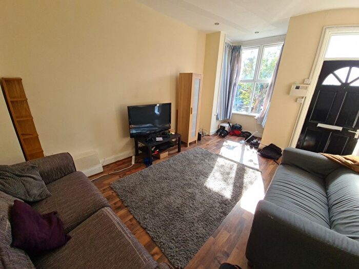 3 Bedroom Semi-Detached House To Rent In Brudenell Street, Leeds, LS6