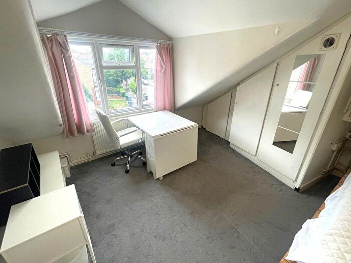Studio To Rent In Mountfield Road, Finchley, N3