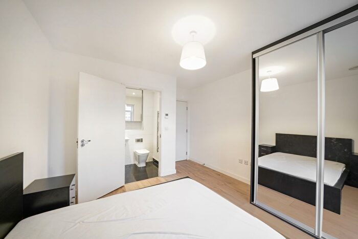 2 Bedroom Flat To Rent In Park Royal, London, NW10