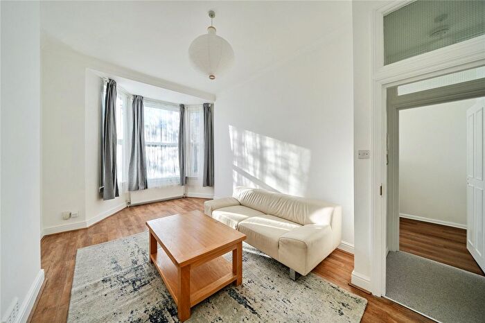 2 Bedroom Flat To Rent In Holloway Road, Archway, London, N19