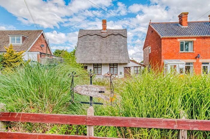 2 Bedroom Cottage For Sale In Lion Road, Palgrave, IP22