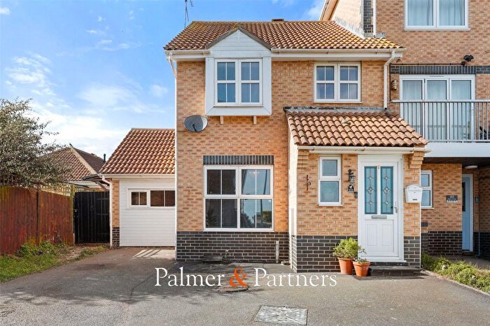 3 Bedroom End Of Terrace House For Sale In Selsey Avenue, Clacton-On-Sea, Essex, CO15