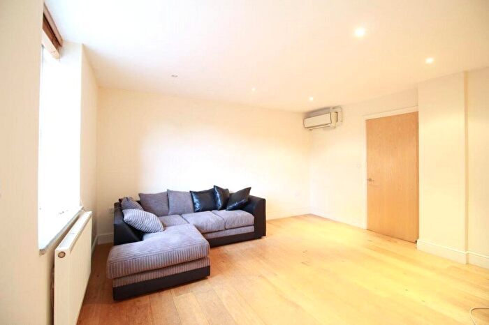 2 Bedroom Apartment To Rent In Windsor Court, High Street, Crouch End, London, N8
