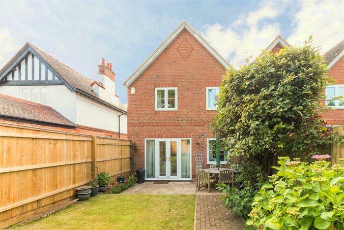 3 Bedroom Semi-Detached House For Sale In Dorchester-on-Thames, South Oxfordshire, OX10