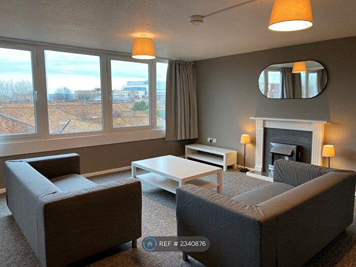 3 Bedroom Flat To Rent In High Kingsdown, Bristol, BS2