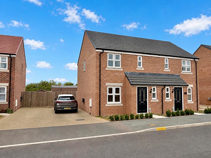 3 Bedroom Semi-Detached House For Sale In Shingle Way, Little Clacton, Essex, CO16