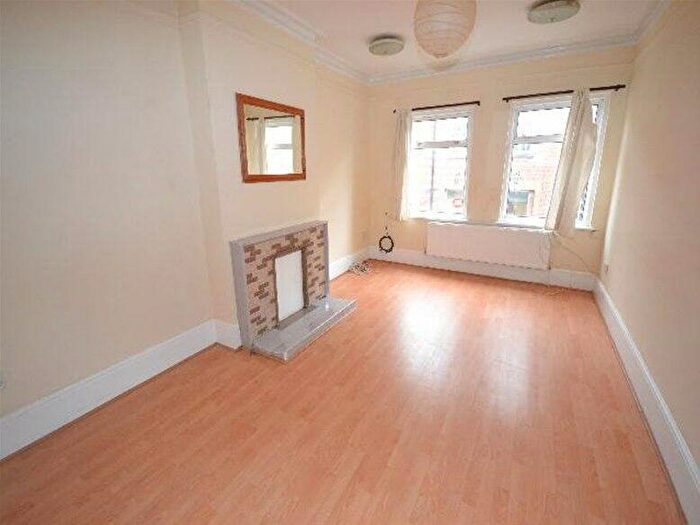2 Bedroom Flat To Rent In Station Road, Harpenden, AL5