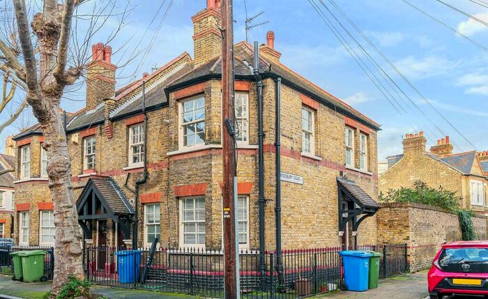 1 Bedroom Apartment To Rent In Villa Street, London, SE17