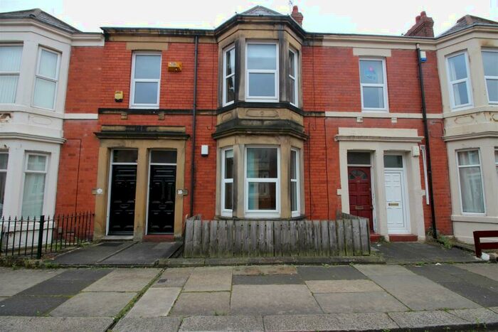 3 Bedroom Flat To Rent In Hazelwood Avenue, Jesmond, Newcastle Upon Tyne, NE2