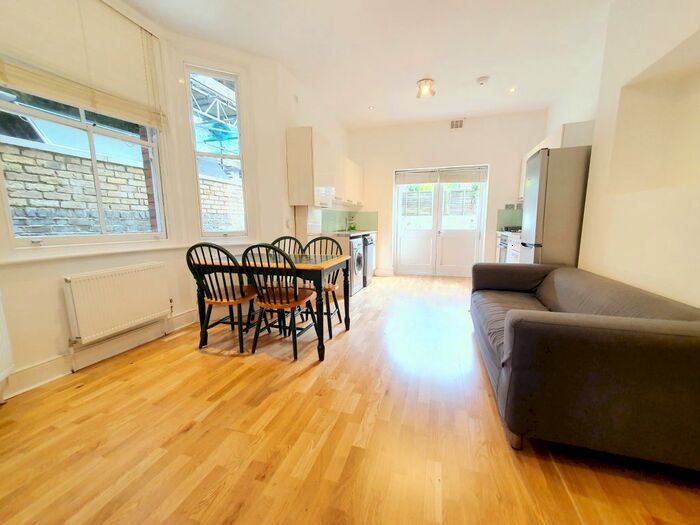 2 Bedroom Flat To Rent In College Place, Camden, NW1