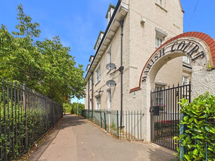 2 Bedroom Apartment For Sale In High Street, Langley, Berkshire, SL3