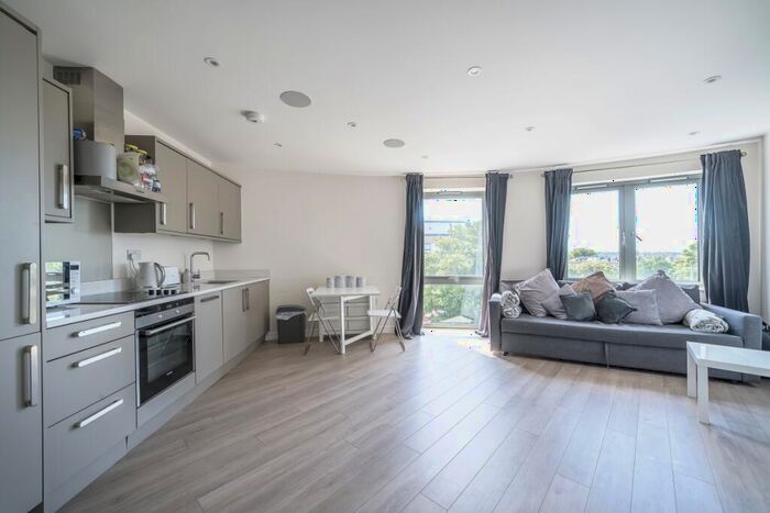 1 Bedroom Apartment To Rent In Friern Barnet Road London, N11