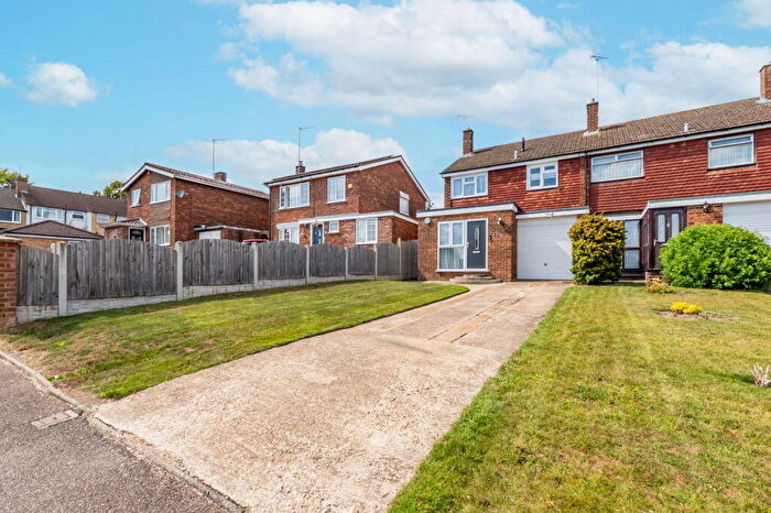 3 Bedroom Semi-Detached House For Sale In High Beech Road, Sundon Park, LU3