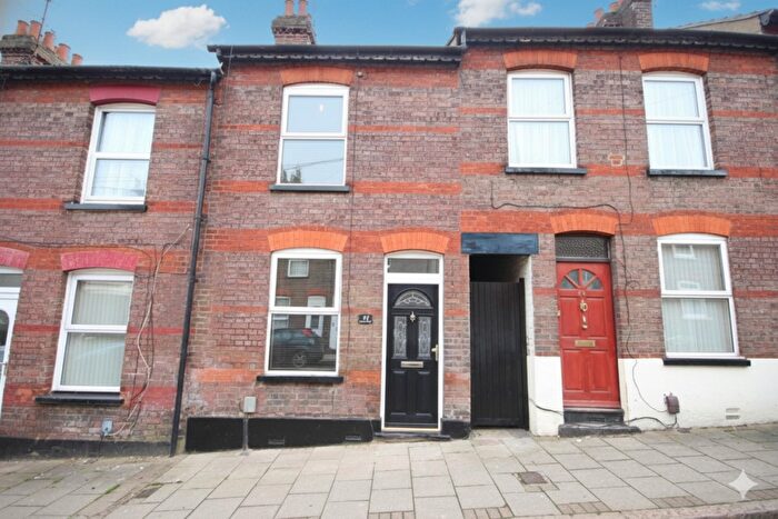 2 Bedroom Terraced House For Sale In Ashton Road, Luton, Bedfordshire, LU1