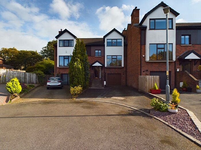 3 Bedroom Town House To Rent In Beechwood Grove, Belfast, BT8