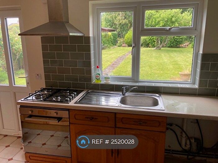 4 Bedroom Detached House To Rent In Carsington Crescent, Derby, DE22