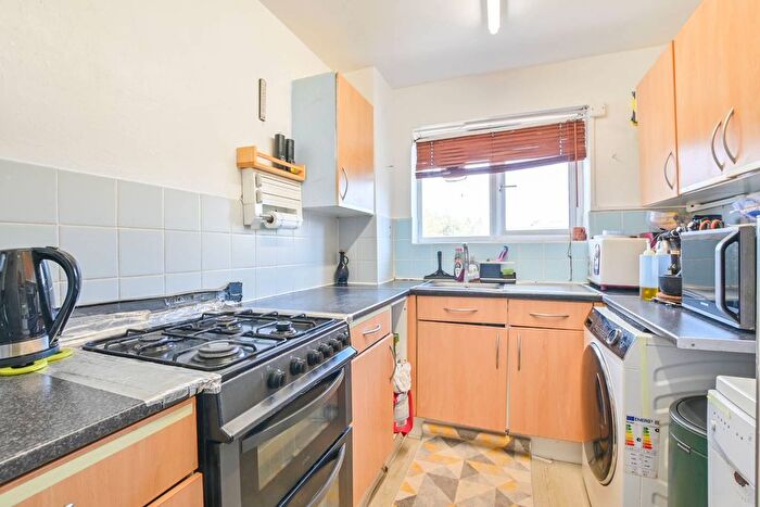 3 Bedroom Flat To Rent In Press Road, Neasden, London, NW10