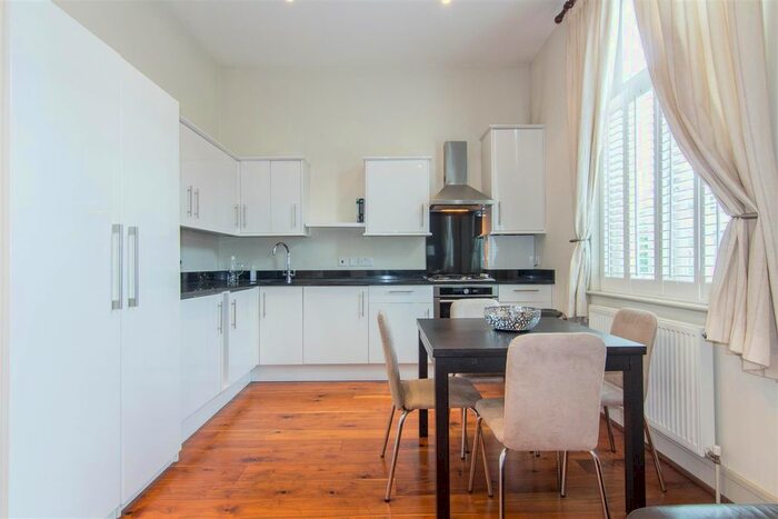 1 Bedroom Flat To Rent In - Chiswick High Road, Chiswick, London, W4