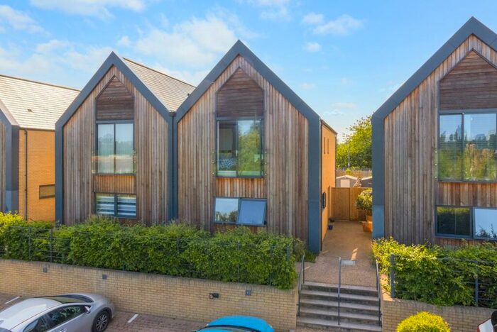 3 Bedroom Semi-Detached House For Sale In Blumer Lock, Yalding, ME18