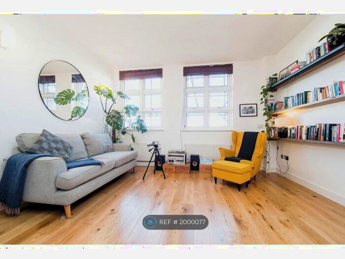 2 Bedroom Flat To Rent In Manbey Park Road, London, Uk, E15