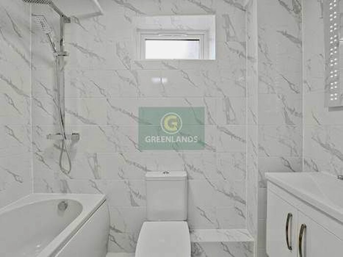 2 Bedroom Flat To Rent In Bethnal Green Road, Bethnal Green, E2